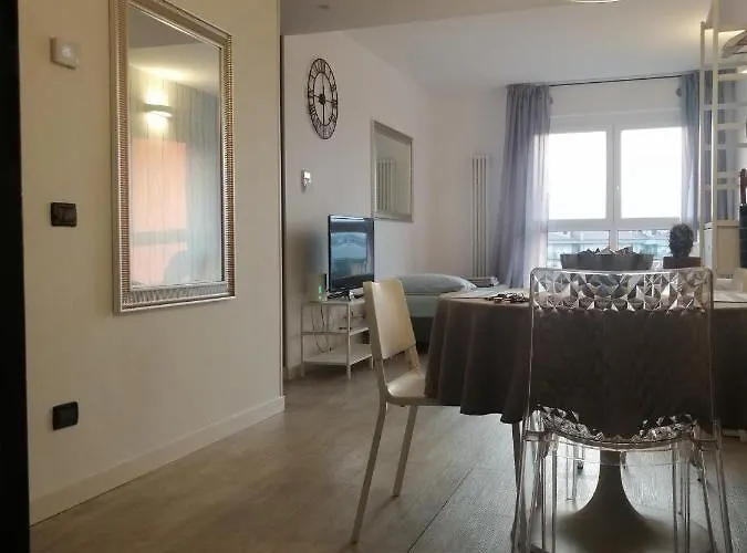 Adam Διαμέρισμα