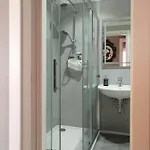 Adam Apartman *